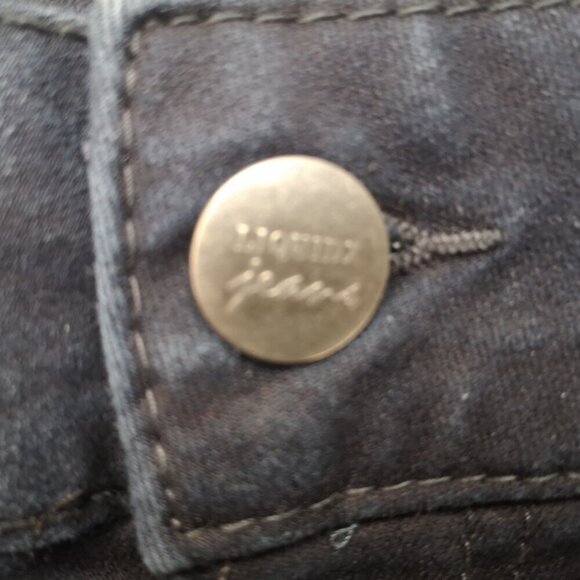 Liquid X Jeans Ladies Size 15/16 Dark Wash Flare Legs Blue Jeans - Picture 4 of 15